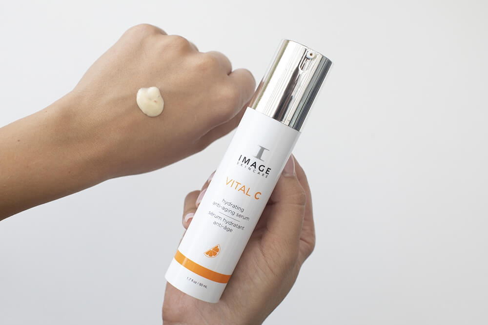 Image Skincare Vital C Hydrating Anti Aging Serum Nawilżający i wygładzający zmarszczki lekki krem z 15% wit. C, 50 ml