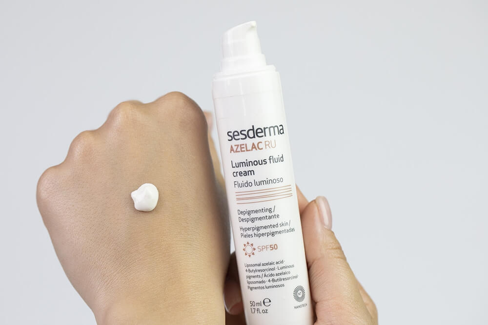Sesderma Azelac RU Luminous Fluid Cream Emulsja rozświetlająca SPF 50 50 ml