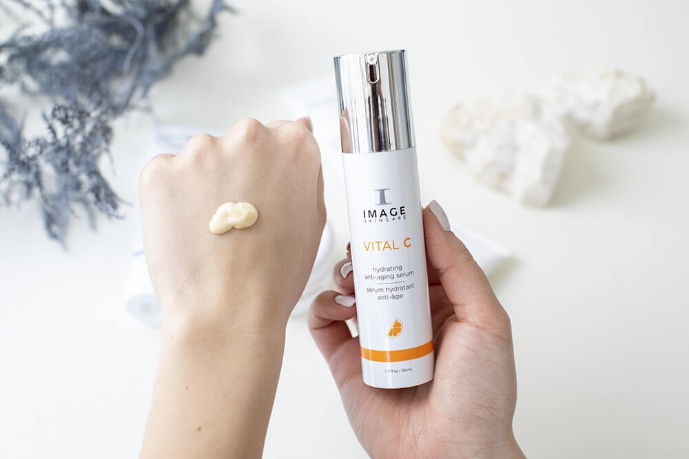Image Skincare Vital C Hydrating Anti Aging Serum Nawilżający i wygładzający zmarszczki lekki krem z 15% wit. C, 50 ml