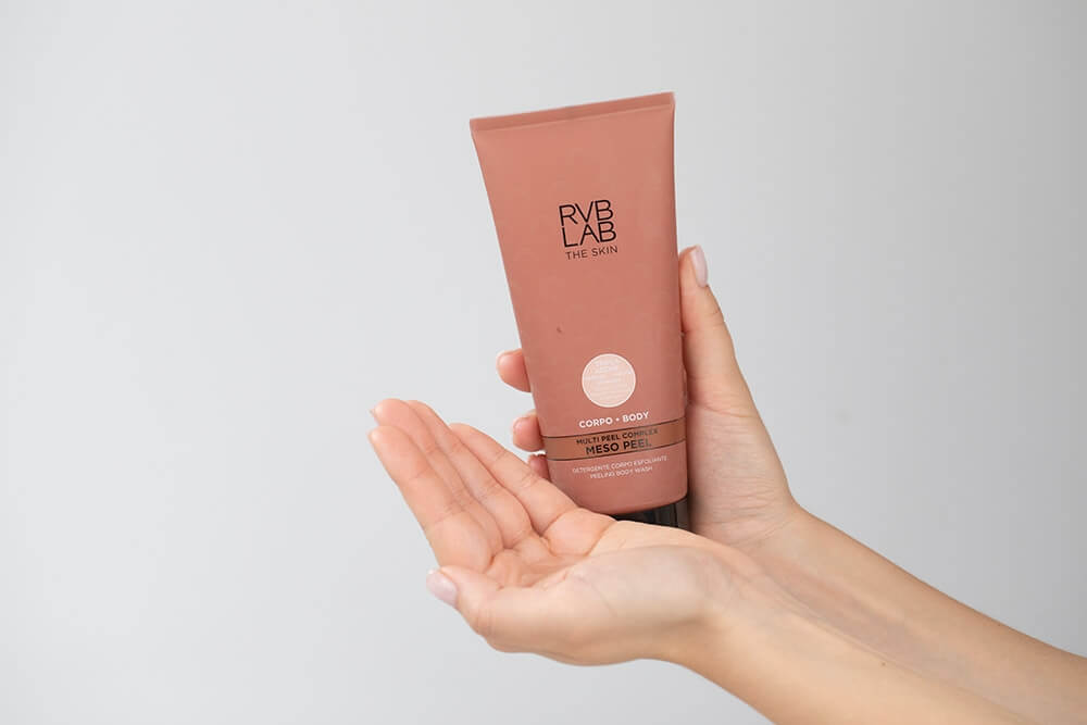 RVB LAB Make Up Peeling Wash Wygładzający żel pod prysznic z kwasami 200 ml