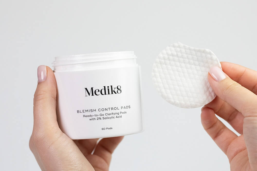 Medik8 Blemish Control Pads Bezalkoholowe płatki złuszczające 60 szt.