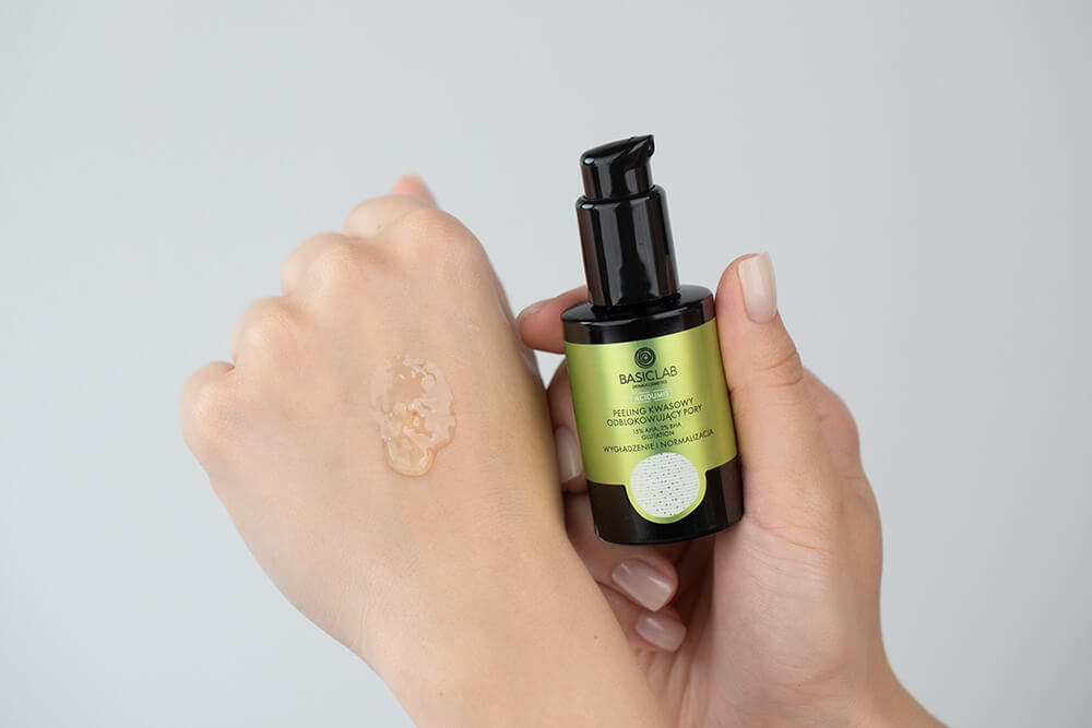 BasicLab Wygładzenie i Normalizacja Peeling kwasowy odblokowujący pory z 15% AHA i 2% BHA 30 ml
