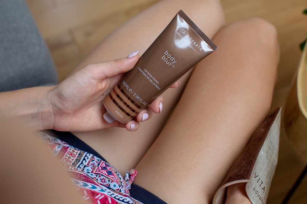 Vita Liberata Body Blur Instant HD Skin Finish Zmywalny make-up do ciała Dark / Finish Mocha 100 ml