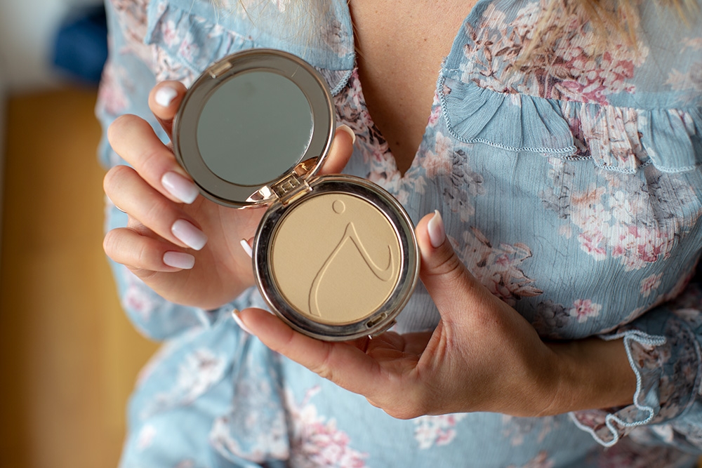 Jane Iredale PurePressed Base Mineral Foundation SPF 20 Refill Mineralny puder prasowany (kolor Golden Glow) wkład 9,9 gJane Iredale Złota puderniczka do pudru prasowanego Pasująca do wszystkich wkładów prasowanych