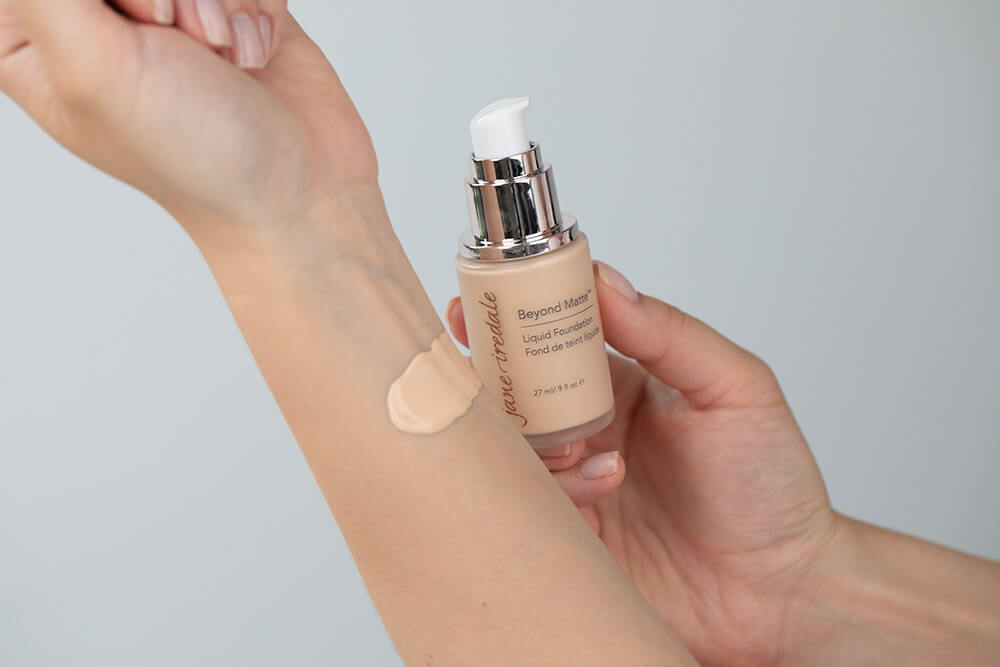 Jane Iredale Beyond Matte™ Liquid Foundation Wielozadaniowy i długotrwały podkład (M1 - fair neutral ) 27 ml