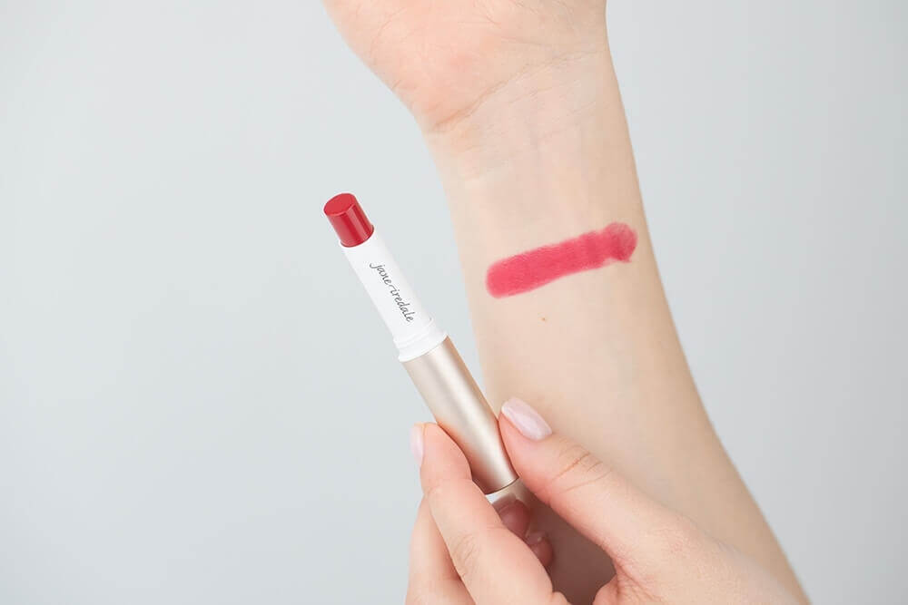 Jane Iredale ColorLuxe Hydrating Cream Lipstick Satynowa pomadka nawilżająca (kolor Candy Apple) 2 g