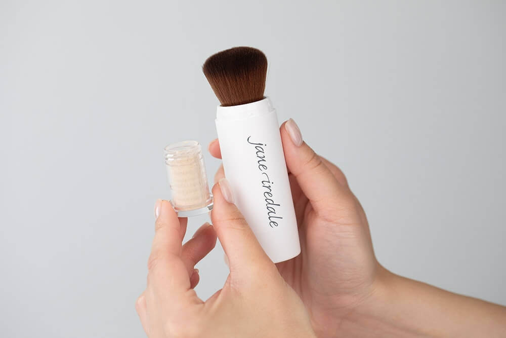 Jane Iredale Amazing Base Brush SPF 20 Sypki puder mineralny z pędzlem (kolor Bisque) 5 g