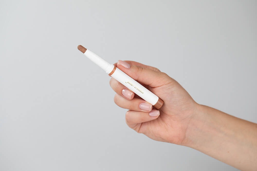 Jane Iredale ColorLuxe Eye Shadow Stick Kremowo-pudrowy cień do powiek w sztyfcie (kolor Saddle) 1,4g