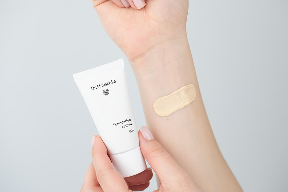 Dr Hauschka Foundation Podkład (kolor 001 Cashew) 30 ml