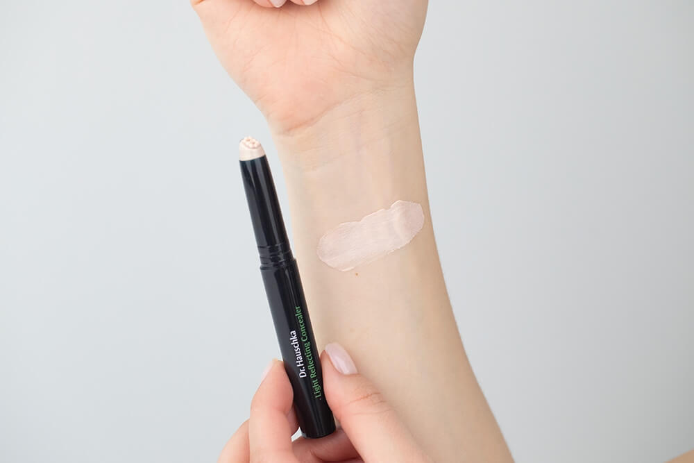 Dr Hauschka Light Reflecting Concealer Korektor rozświetlający 2,5 ml