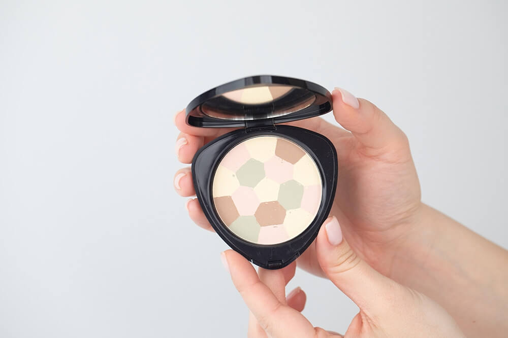 Dr Hauschka Colour Correcting Powder Puder korygujący (kolor 00 Translucent) 8 g