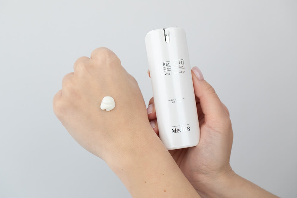 Medik8 R-Retinoate Day & Night Eye Serum Hybrydowy krem pod oczy z witaminą A 15 ml