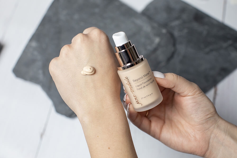 Jane Iredale Beyond Matte™ Liquid Foundation Wielozadaniowy i długotrwały podkład (M1 - fair neutral ) 27 ml