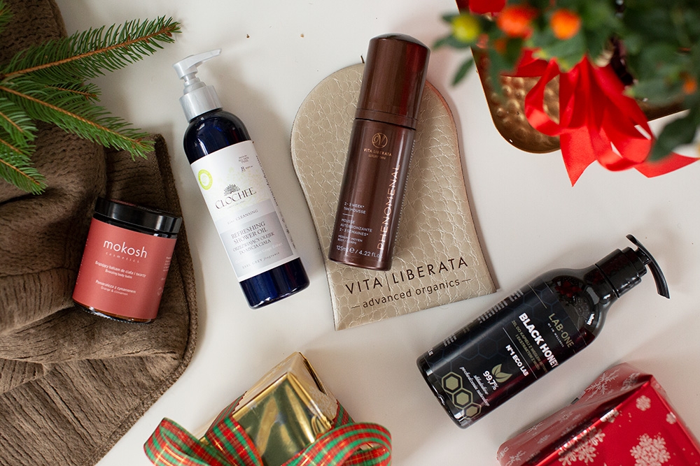 Mokosh Bronzing Body&Face Balm Orange&Cinnamon Brązujący balsam do ciała i twarzy, Pomarańcza z cynamonem 180 mlClochee Refreshing Shower Oil Orzeźwiający olejek do mycia ciała 250 mlVita Liberata PHenomenal 2-3 Week Tan + Tanning Mitt ZESTAW Pianka kolor Dark 125 ml + rękawiczkaLab One Black Honey Żel do kąpieli z węglem aktywnym i ekstraktem z miodu 400 ml