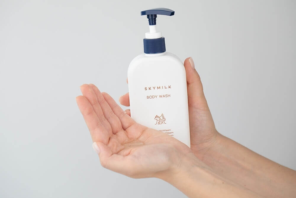 Skymilk Pro-Prebiotic Body Wash With Donkey Milk Pro-prebiotyczny żel do mycia ciała z oślim mlekiem 300 ml