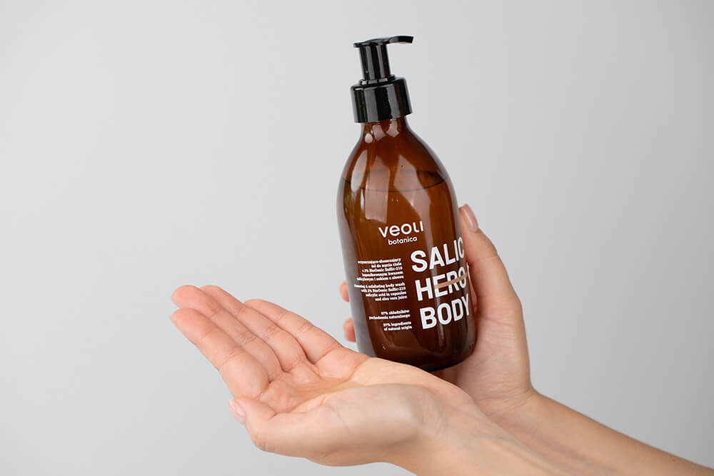 Veoli Botanica Salic Body Hero Oczyszczająco-złuszczający żel do mycia ciała 280 ml