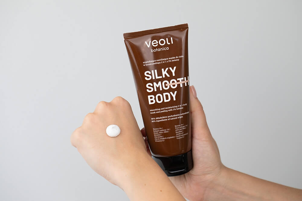 Veoli Botanica Silky Smooth Body wygładzająco - nawilżająca maska do ciała w formie peelingu 2w1 z 3 % betainy 180 ml