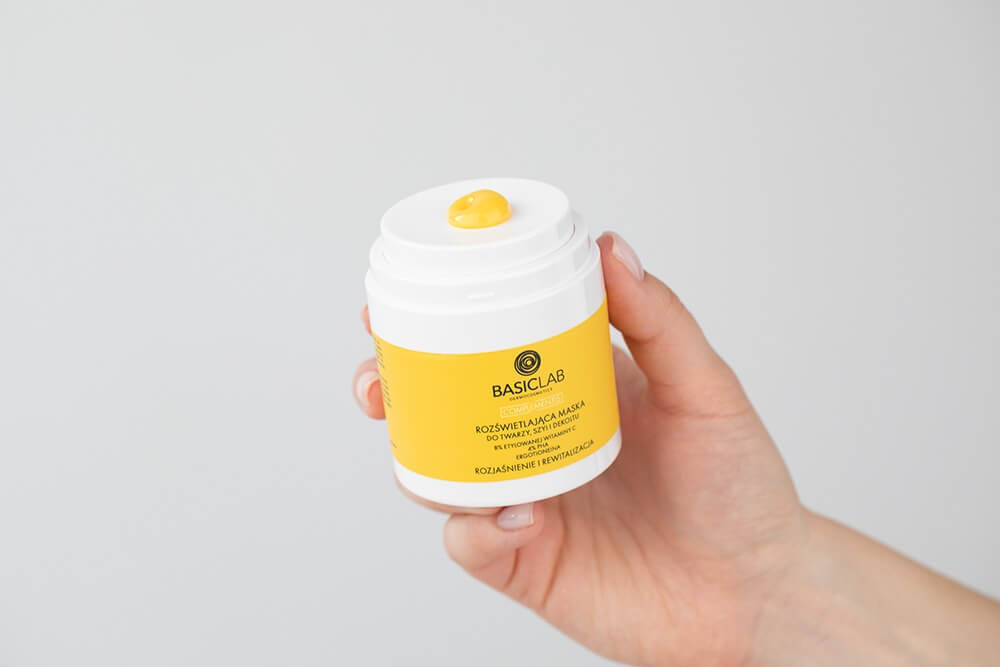 BasicLab Rozjaśnienie i Rewitalizacja Rozświetlająca maska do twarzy, szyi i dekoltu 50 ml