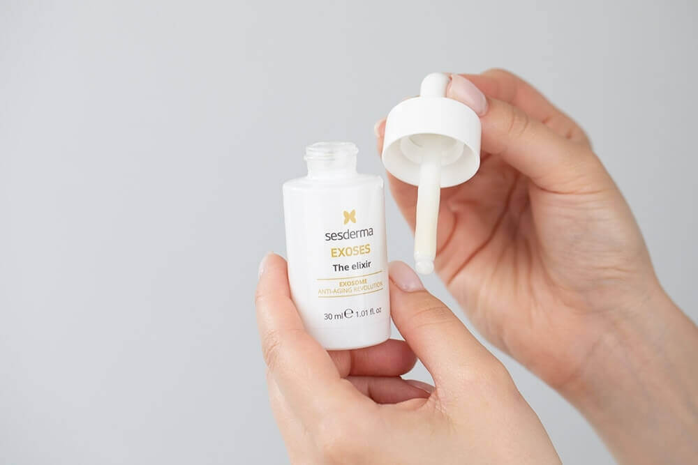 Sesderma Exoses Eliksir Serum wielozadaniowe z egzosomami, które łączy działanie przeciwstarzeniowe, nawilżające i depigmentujące 30 ml