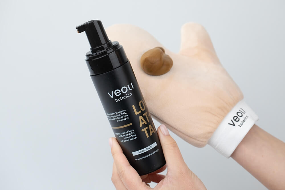 Veoli Botanica Love at First Tan Amber Crush Ekspresowa brązująca pianka z wegańskim DHA, erytrulozą i ekstraktem z bursztynu 200 ml