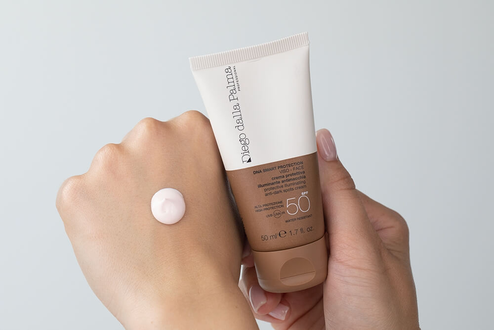 Diego Dalla Palma Protective Illuminating Anti - Dark Spots Cream SPF 50 Rozświetlający krem ochronny przeciw przebarwieniom 50 ml