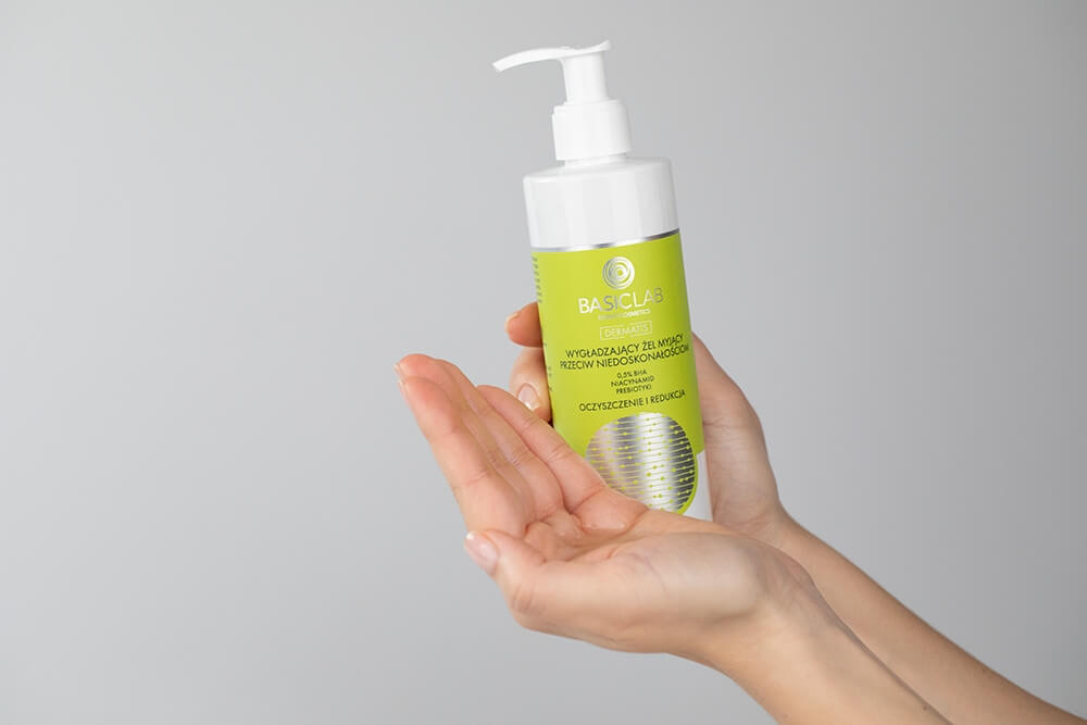 BasicLab Oczyszczenie i Redukcja Wygładzający żel przeciw niedoskonałościom z 0,5% BHA 300 ml