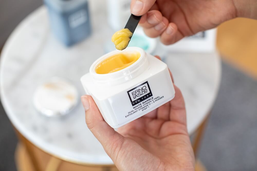 Erno Laszlo White Marble Translucence Cream Rozświetlający krem do twarzy z wit. B3, wyciągiem z dzikiej śliwki 50 ml