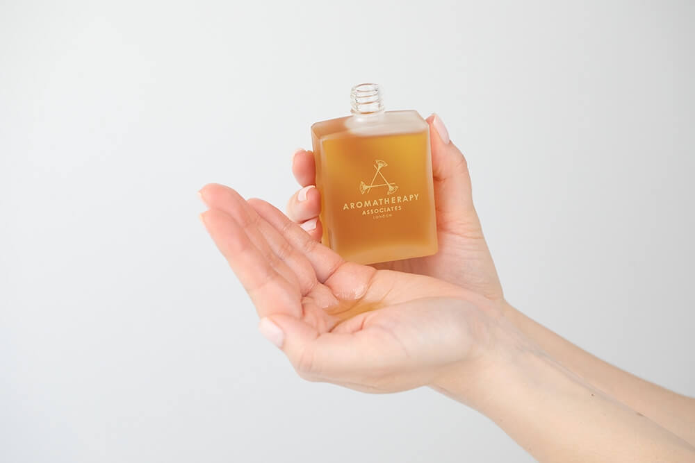 Aromatherapy Associates Relax Deep Bath & Shower Oil Głęboko relaksujący olejek do kąpieli 55 ml