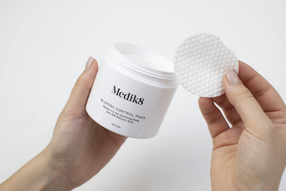 Medik8 Blemish Control Pads Bezalkoholowe płatki złuszczające 60 szt.