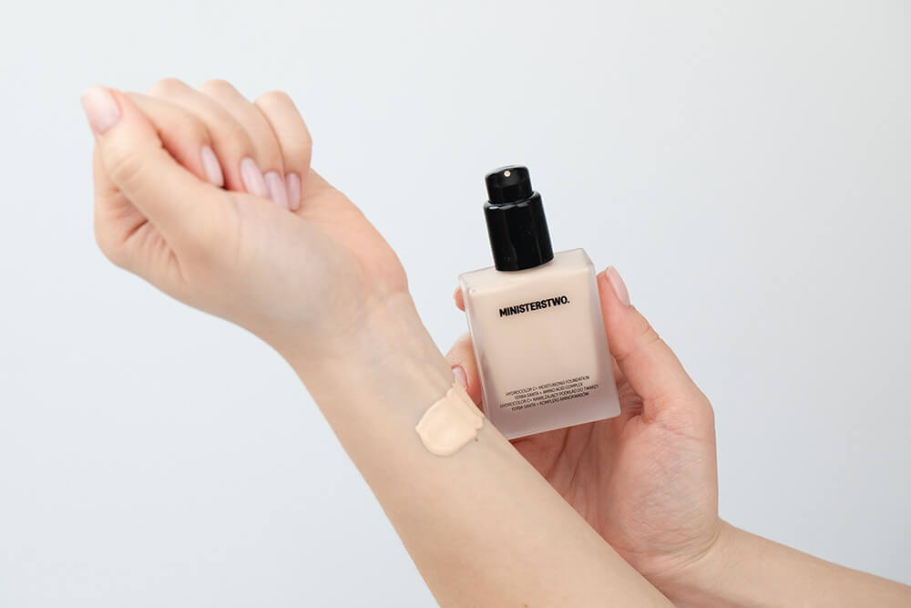 Ministerstwo Dobrego Mydła Hydrocolor C+ Moisturizing Foundation Nawilżający podkład do twarzy (kolor 20 Vanilla Pudding) 30 ml