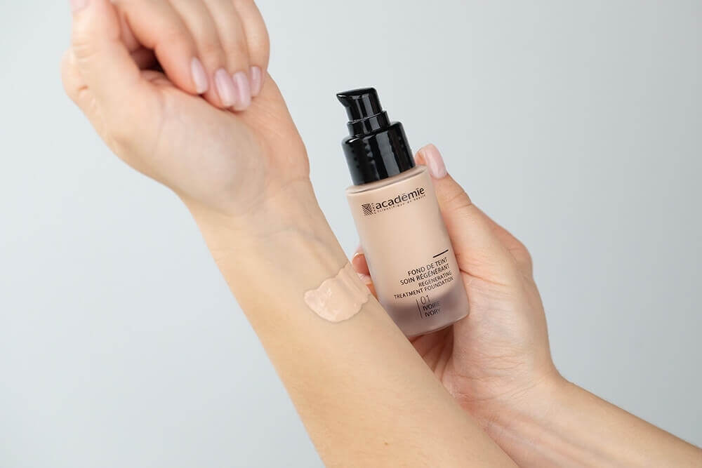 Academie Fond De Teint Soin Regenerant Liftingujący podkład (kolor kość słoniowa 01) 30 ml