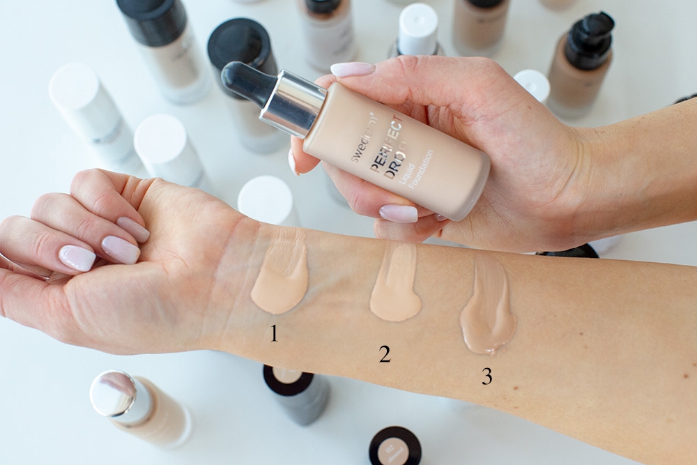 Swederm Perfect Drop Liquid Foundation Fluid odcień PORCELAIN (porcelana) 30 mlSwederm Perfect Drop Liquid Foundation Fluid odcień LIGHT IVORY (naturalny jasny) 30 mlSwederm Perfect Drop Liquid Foundation Fluid odcień HONEY (opalony ciepły) 30 ml