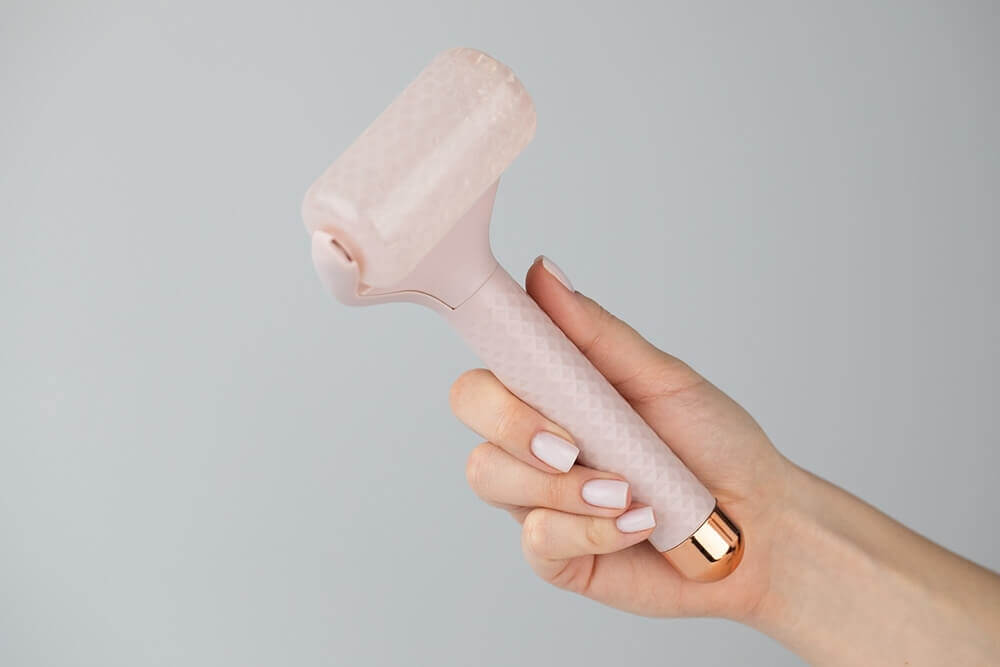 Easy Livin Ice Roller Chłodzący wałek do masażu twarzy i ciała 1 szt