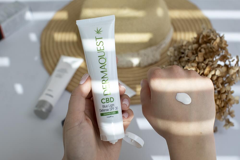 Dermaquest CBD Blue Light Defense SPF30 Krem fotoprotekcyjny z ochroną hev 57 g