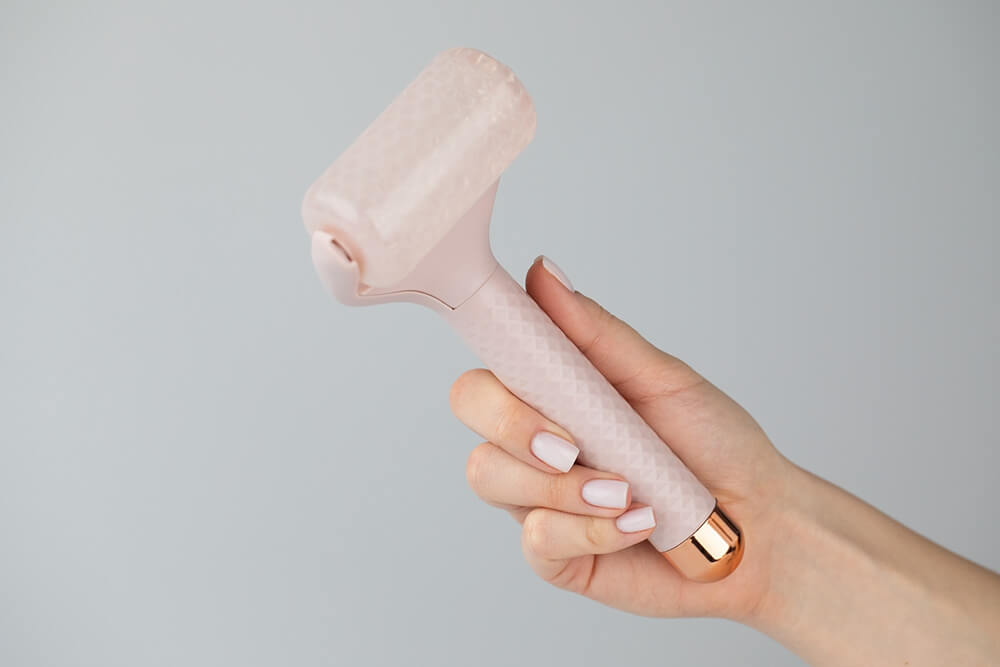 Easy Livin Ice Roller Chłodzący wałek do masażu twarzy i ciała 1 szt