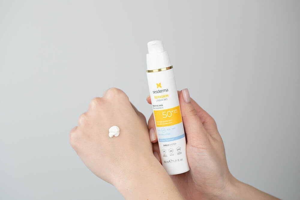 Sesderma Repaskin Urban 365 Sensitive SPF50+ Przeciwsłoneczny krem do twarzy 50 ml