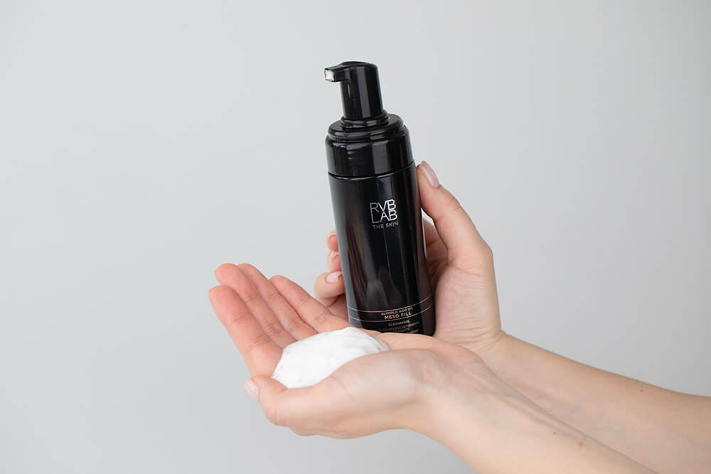 RVB LAB Make Up Exfoliating Cleansing Glyco-Mousse Mikro - złuszczająca pianka z 10 % kwasem glikolowym 125 ml