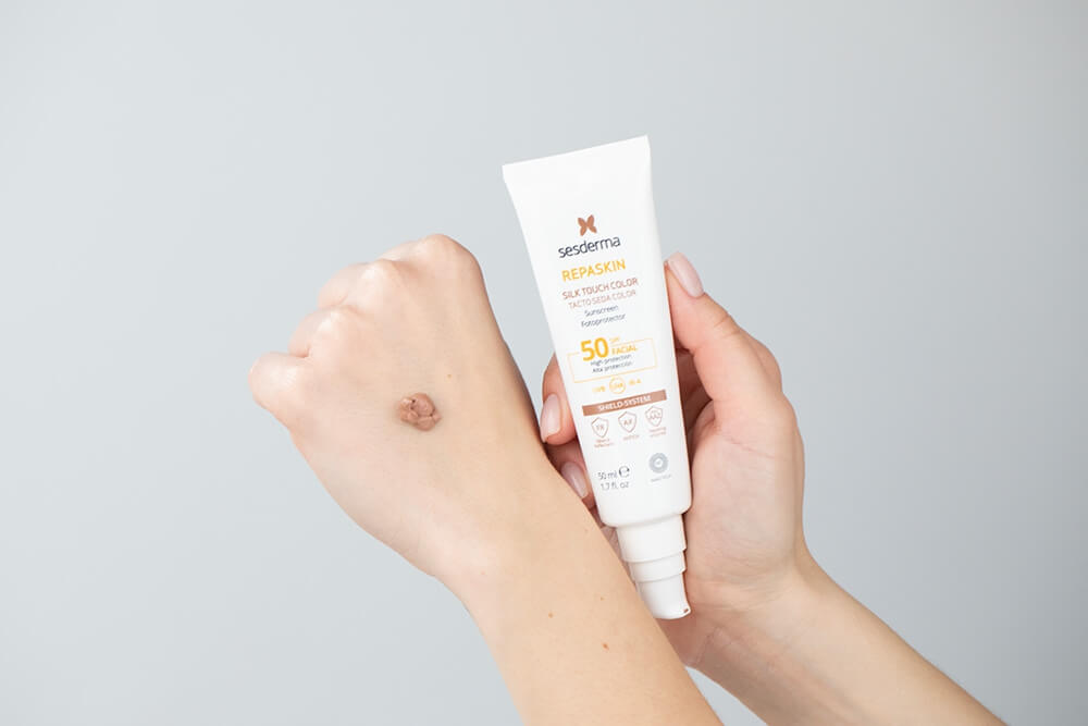 Sesderma Repaskin Silk Touch Color SPF 50 Koloryzujący krem zapewniający wysoką ochronę przeciwsłoneczną 50 ml