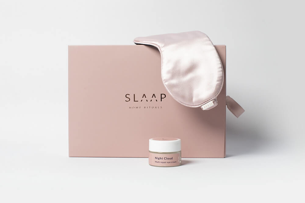 Slaap Night Cloud + Slaap Silk Mask Rose ZESTAW Krem do pielęgnacji okolic oczu 15 ml + Jedwabna opaska na oczy do spania (różowa) 1 szt.