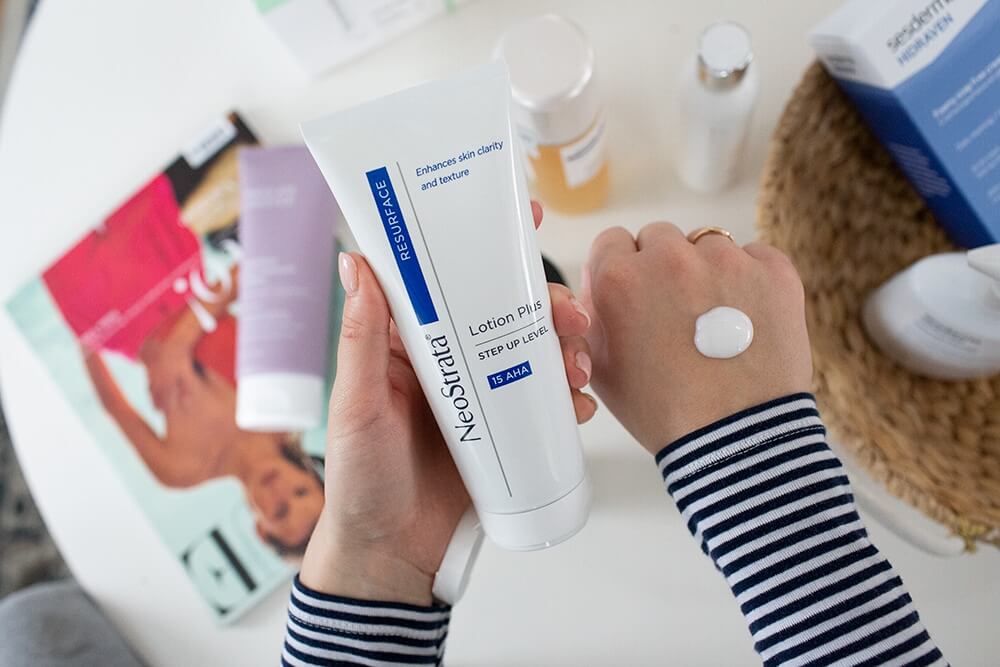 NeoStrata Lotion Plus Złuszczające i wygładzające mleczko do twarzy i ciała 200 ml