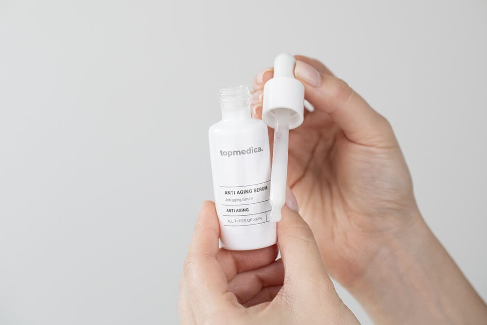 topmedica Anti Aging Serum Serum redukujące oznaki starzenia i fotostarzenia z wyciągiem z ziela Bidens Pilosa 30 ml
