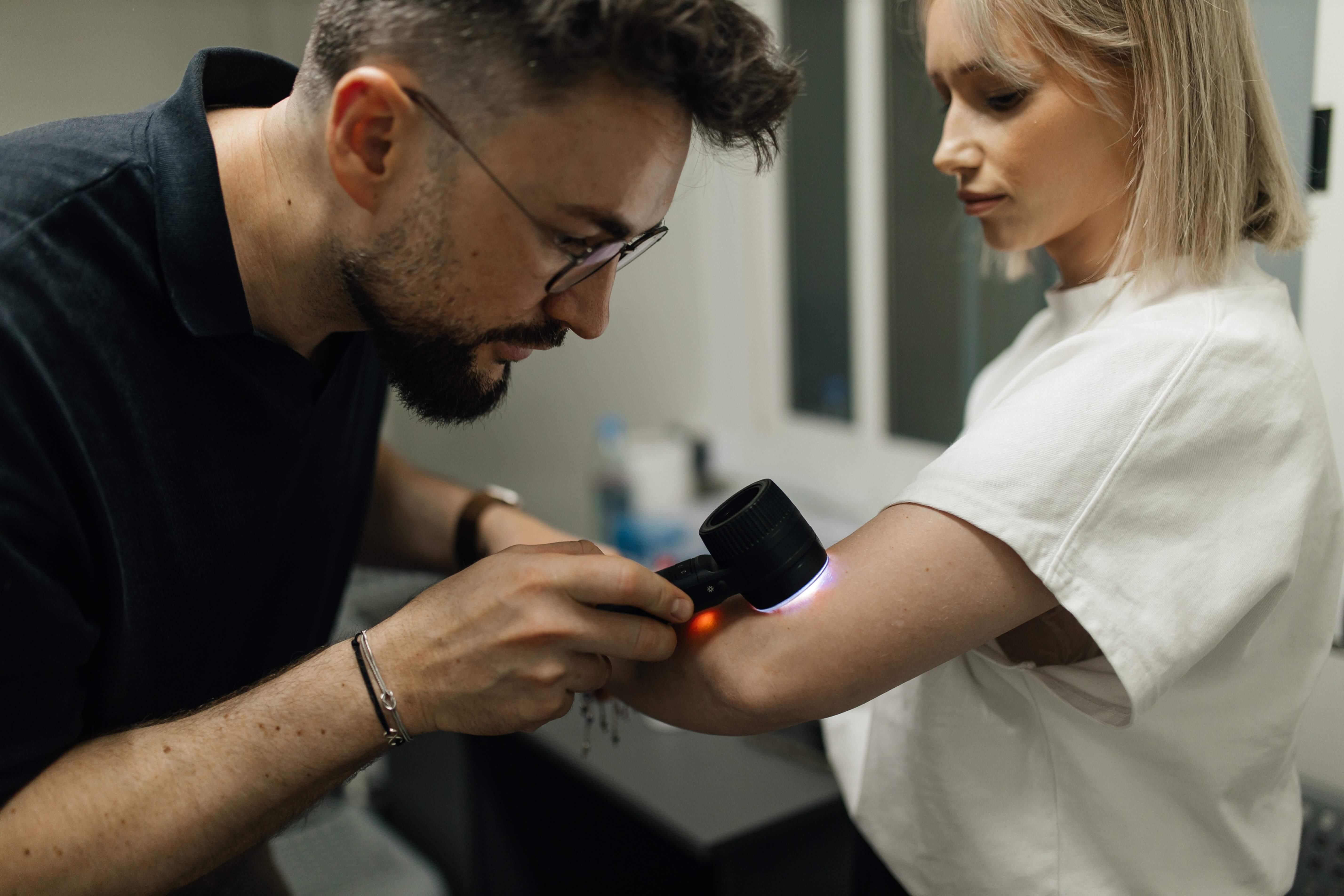 UVaga wyprzedź czerniaka - darmowa dermatoskopia w Twojej okolicy