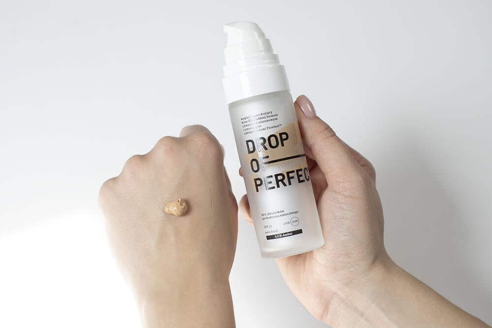 Veoli Botanica Drop of Perfection Amber Wygładzająco-kryjący krem BB o lekkiej formule z kwasem hialuronowym (kolor amber 4)30 ml