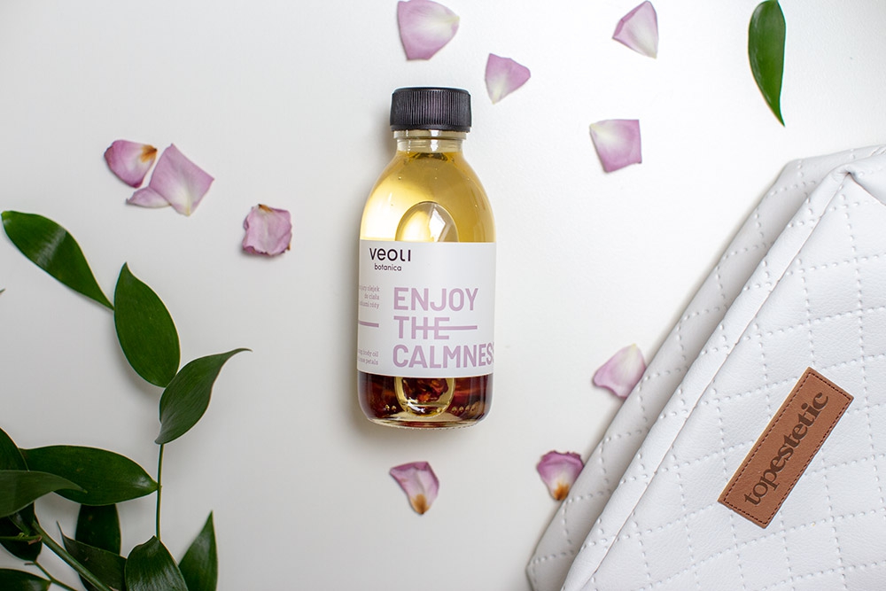 Veoli Botanica Enjoy The Calmness Relaksujący olejek do ciała z płatkami róży 150 ml