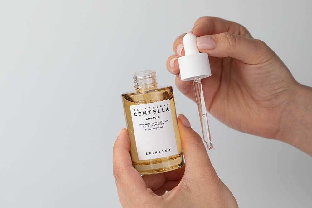Skin1004 Madagascar Centella Ampoule Odżywcze serum do twarzy z wąkrotą azjatycką z Madagaskaru 55 ml