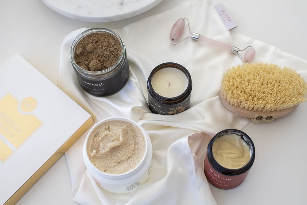 Mokosh Bronzing Body&Face Balm Orange&Cinnamon Brązujący balsam do ciała i twarzy, Pomarańcza z cynamonem 180 mlAlkmie Orient Chram Świeca sojowa 180 mlMokosh Dead Sea Mud Face & Body Mask Błoto z morza martwego, maska na twarz i ciało 250 mlBioxidea Mirage 48 Excellence Gold ZESTAW Maska na twarz nawilżająco - przeciwstarzeniowa 3 szt.Be The Sky Girl Pina Colada Cukrowy peeling do ciała 220 g