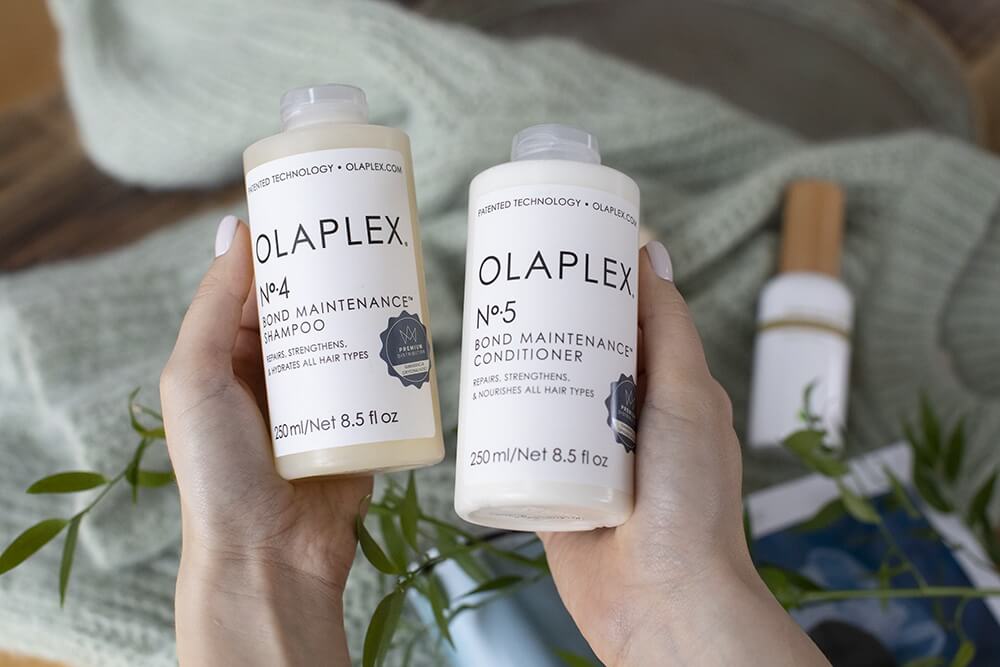 Olaplex Olaplex Bond Maintenance Shampoo No.4 Szampon regenerujący i nawilżający. Nadaje połysk i ułatwia układanie 250 mlOlaplex Olaplex Bond Maintenance Conditioner No.5 Odżywka regenerująco-odbudowująca. Nawilża zniszczone puszące się włosy 250 ml