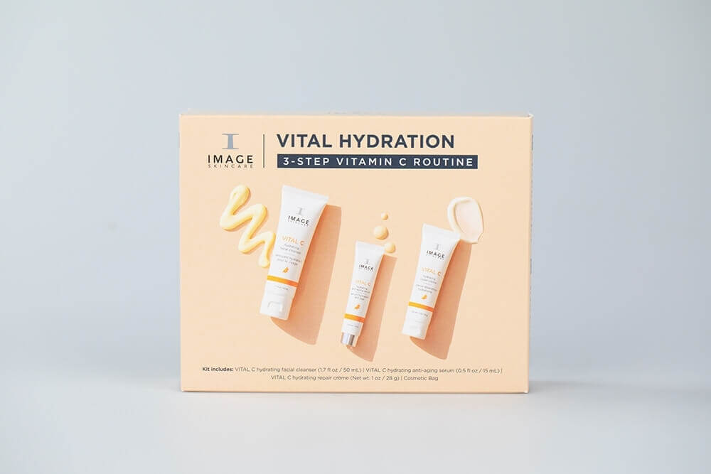Image Skincare Vital Hydration Travel Kit ZESTAW Kremowy preparat oczyszczający z 12% wit. C, 50 ml + Nawilżający i wygładzający krem 15 g + Silnie odżywczy krem 28 g + Kosmetyczka