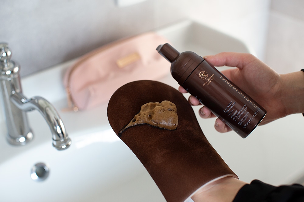 Vita Liberata PHenomenal 2-3 Week Tan + Tanning Mitt ZESTAW Pianka kolor Dark 125 ml + rękawiczka