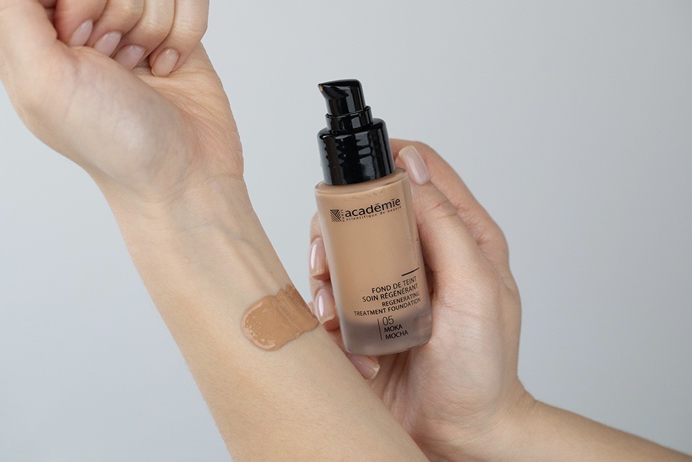 Academie Fond De Teint Soin Regenerant Liftingujący podkład (kolor mokka 05) 30 ml